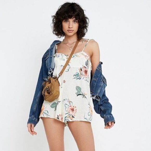 Urban Outfitters Lightweight Floral Romper w/Ties on Shoulders (Size: XS) - Picture 5 of 16
